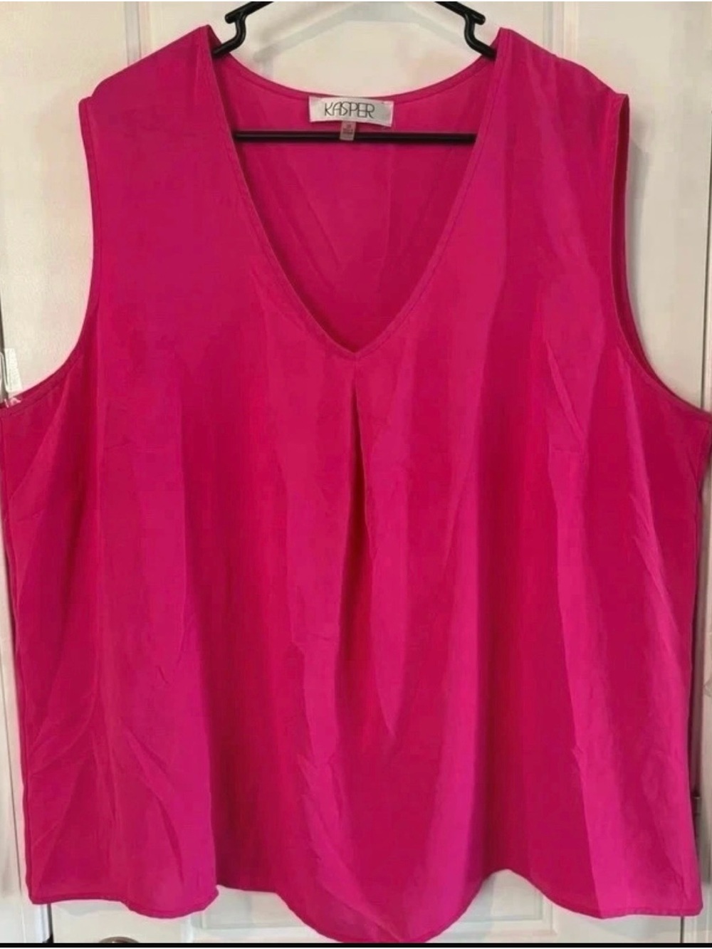 Kasper Sleeveless V-Neck Shell Top in Hot Pink
